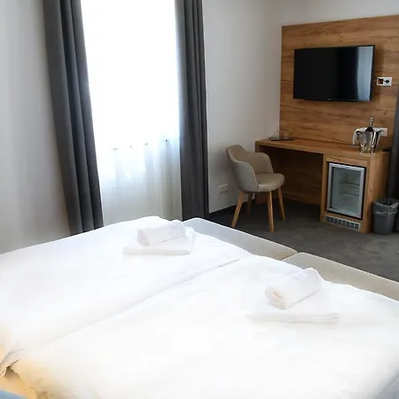Diana Hotel 3*