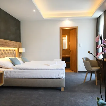 Diana Otel