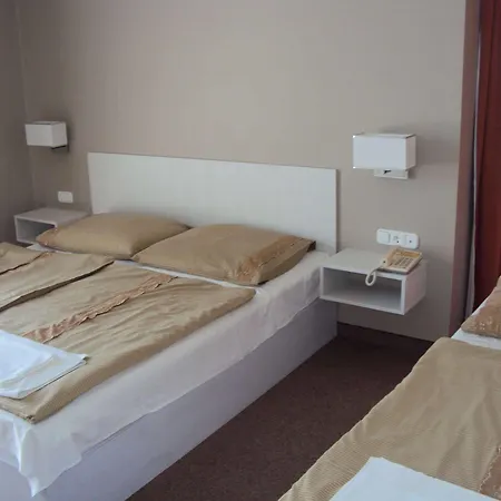 Ξενοδοχείο Diana 3*